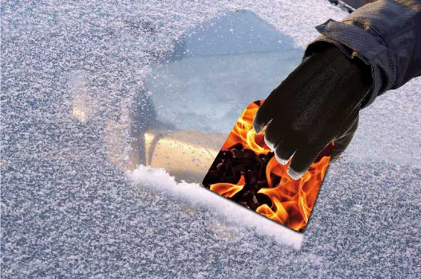 Bild auf dem eine Autoscheibe mit einem Eiskratzer von Eis befreit wird